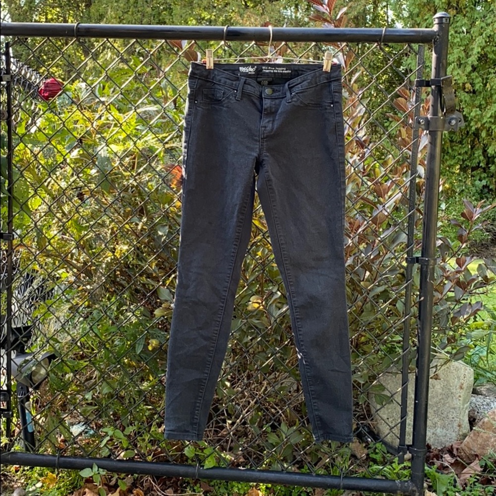 Mossimo black jeans sz 6/28R.